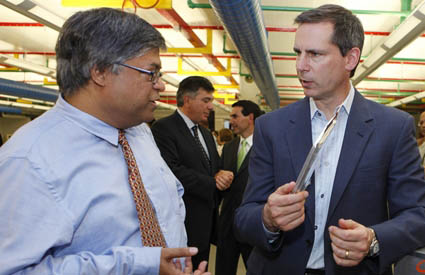 Electrovaya co-founder Sankar das Gupta with Ottawa premier Dalton McGuinty. Electrovaya today announced it has delivered a 1.5-megawatt-hour-capacity lithium ion SuperPolymer battery energy storage system to the Arizona Public Service Company, that state's largest electric utility.