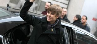 Canadian mega-star Justin Bieber with his BlackBerry Curve. Despite RIM's 