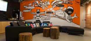 The bright mural in the HootSuite new Mount Pleasant office was painted by local artist Chairman Ting, the same artist behind the mural at HootSuite’s old office in the Railtown district.