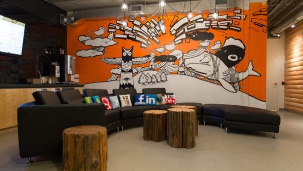 The bright mural in the HootSuite new Mount Pleasant office was painted by local artist Chairman Ting, the same artist behind the mural at HootSuite’s old office in the Railtown district.