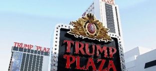 The New Jersey Division of Gaming Enforcement disclosed that the Trump Plaza and the Trump Taj Mahal have received New Jersey Internet Gaming permits.