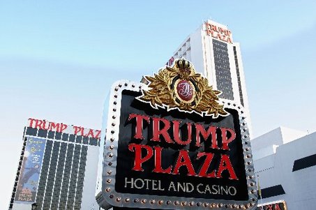 The New Jersey Division of Gaming Enforcement disclosed that the Trump Plaza and the Trump Taj Mahal have received New Jersey Internet Gaming permits.